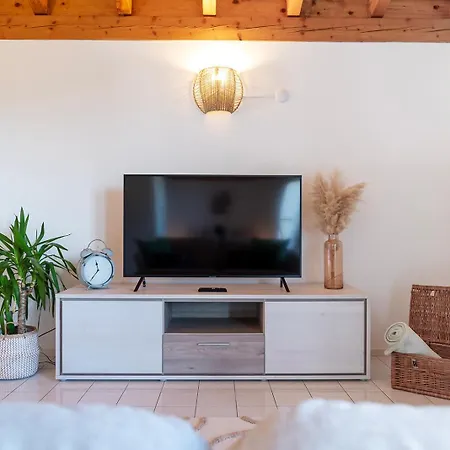 With View - Free Parking - Aurora Apartment *